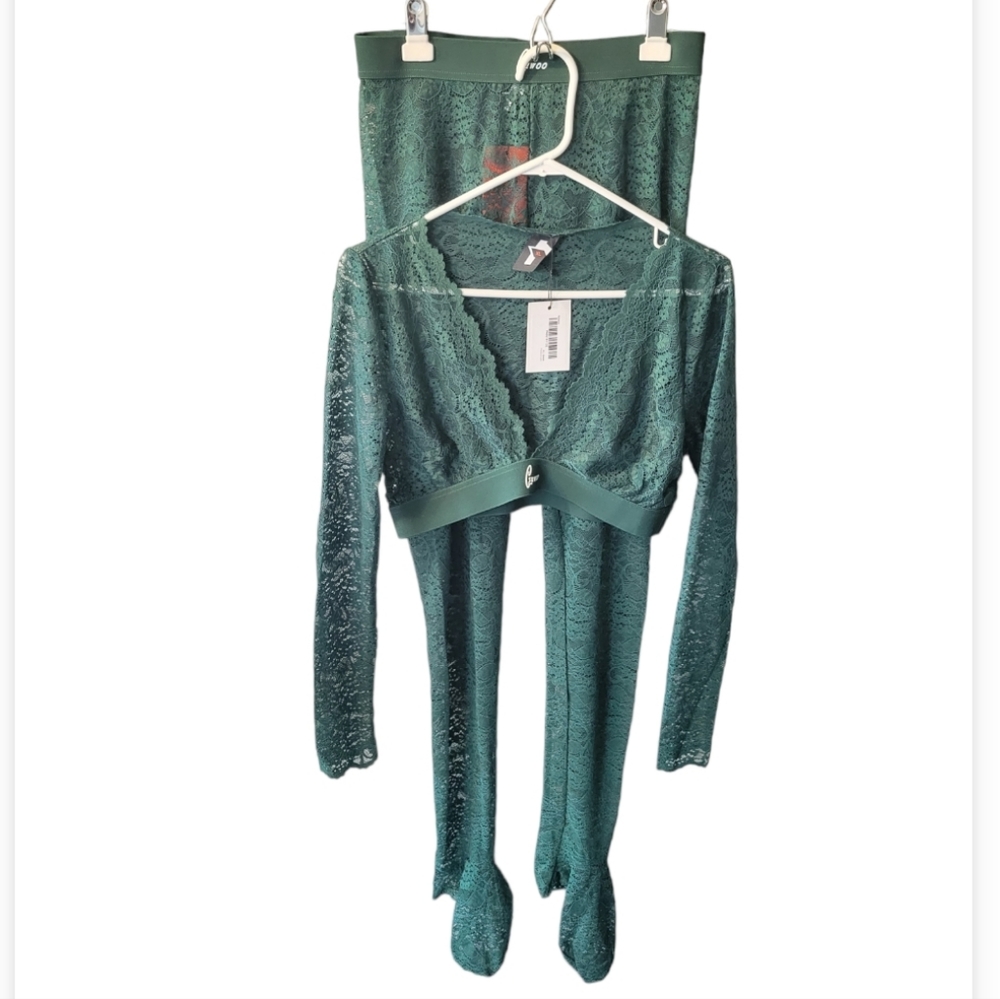 Gsuwoo green lace outfit